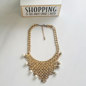 Gold pearled necklace